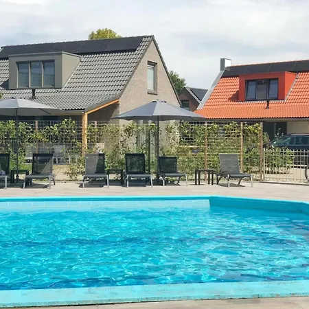 بيت للعطل Cozy 6-guest Retreat With Fireplace *