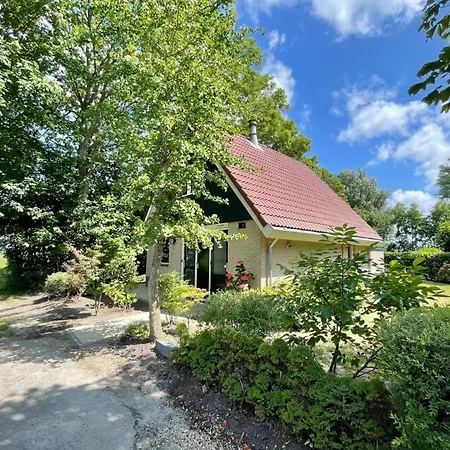 Cozy 6-guest Retreat With Fireplace *