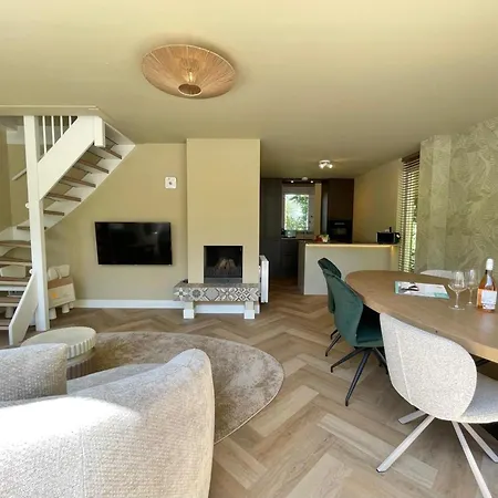 Cozy 6-guest Retreat With Fireplace بيت للعطل