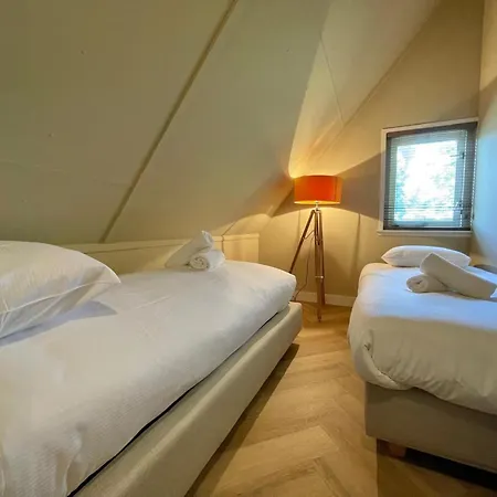 Cozy 6-guest Retreat With Fireplace بيت للعطل