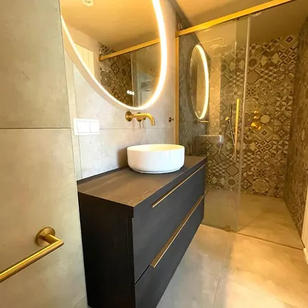 Cozy 6-guest Retreat With Fireplace بيت للعطل